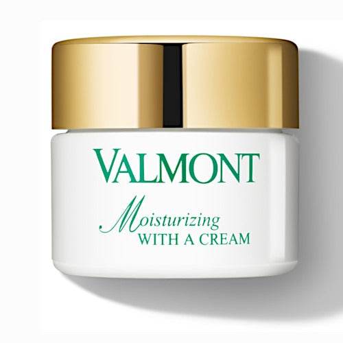 Moisturizing with a cream - Atelier Beaute Corp